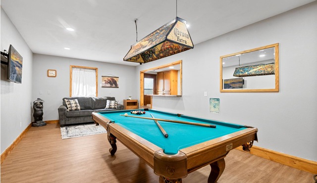 Hidden Spot - Quiet Fox Farm Cabin with Pool Table & Wraparound Deck