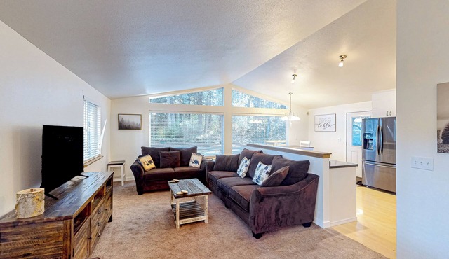 Hike, Golf & Fish: Outdoorsy Retereat Near Tacoma in Orting