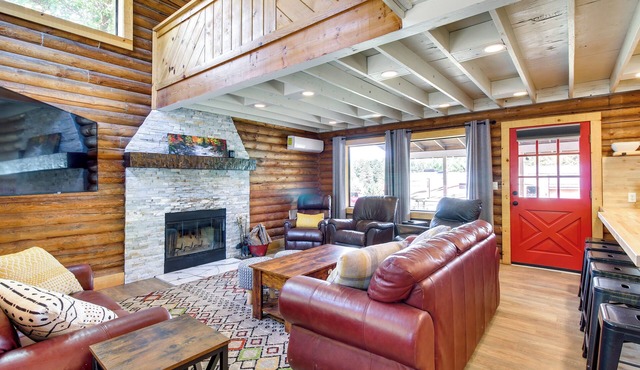 Hike & Unwind Fireside: Peaceful Pinedale Cabin!