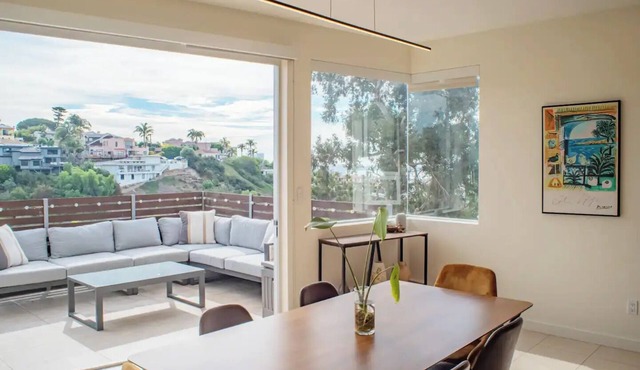 Hillside Oasis with Jacuzzi, Ocean Views, BBQ, EV Charger, Treetop Master