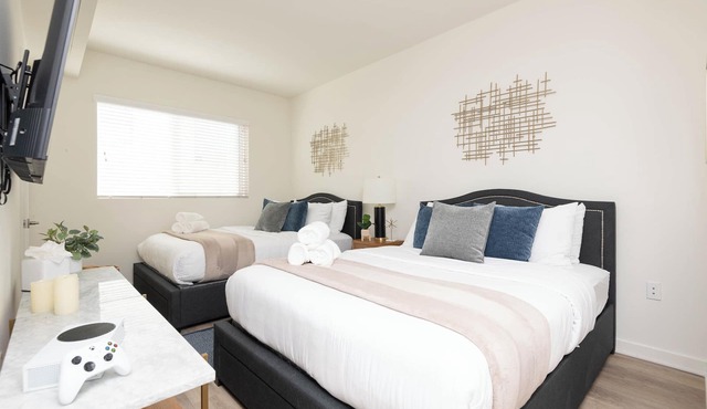 Hollywood Apartment Near Walk of Fame