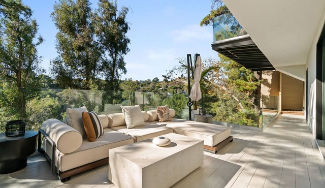 Hollywood Hills 3BR | Hot Tub + City Views | C&C