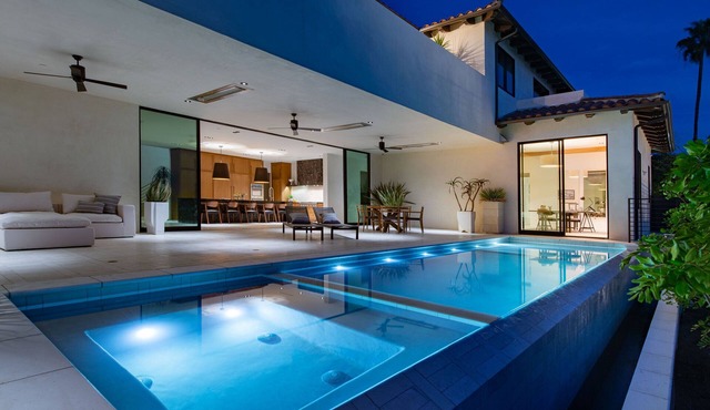 Hollywood VIP Getaway with Pool, Hot Tub, and Moren