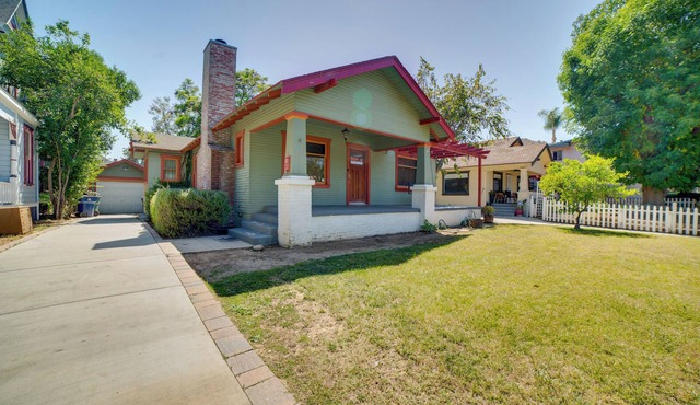 Home 1/2 Mi to Dtwn Riverside: Families Welcome!