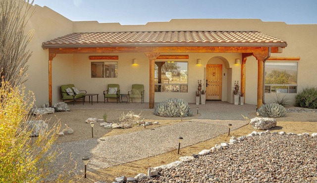 Hot Tub! 2 acre oasis near Sedona and Page Springs Wineries. Mountain View!