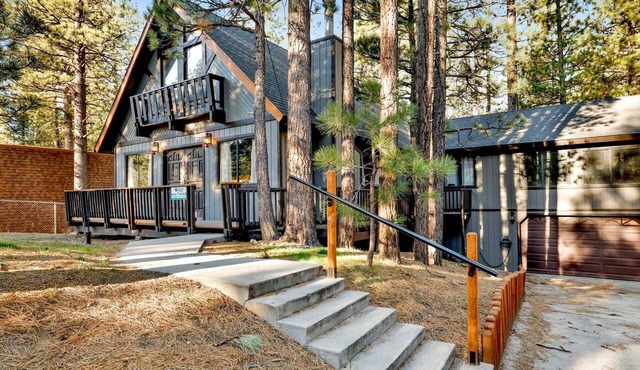 Hot Tub Cabin w/Game Loft, Fireplace + Deck – Near Lake & Slopes