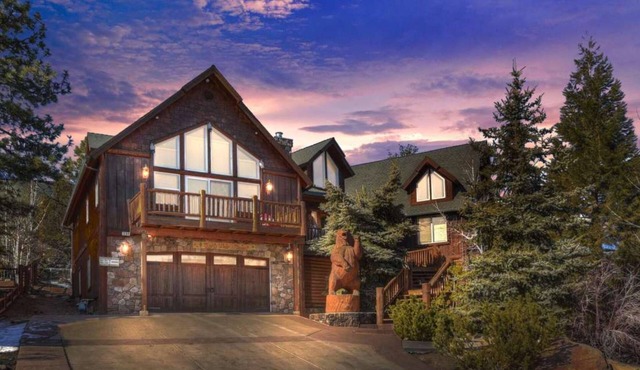 Hot Tub + Game Room w/Ping Pong | 5 Mins to Bear Mountain | Mighty Bear Manor