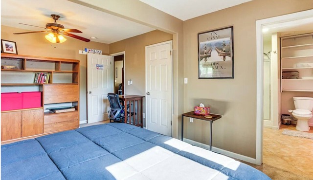 HOT TUB! Kayak Provided BBQ Ready Near Music Festivals & Rodeo Shows