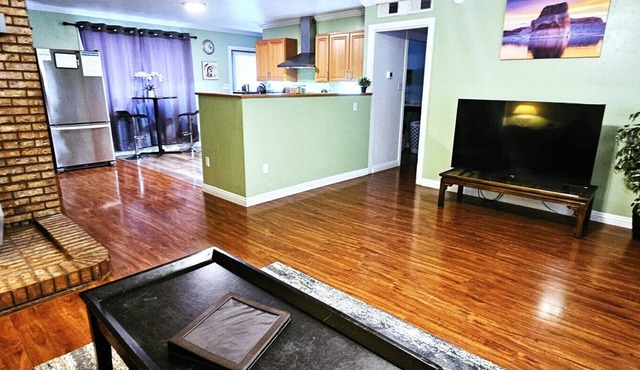 Hot Tub, Kayaks, Grill, Fire Pit, Pet Friendly, Ping Pong, W/D, Brkfst, Sleeps 12