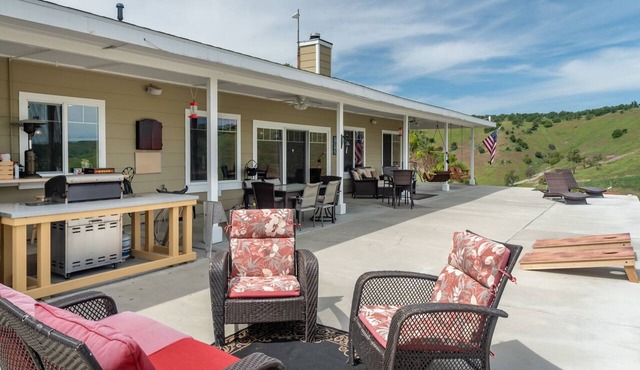 Hot Tub + Theater Room + Guest Cottage | Lake San Antonio | The J's Nest Deluxe in Paso Robles