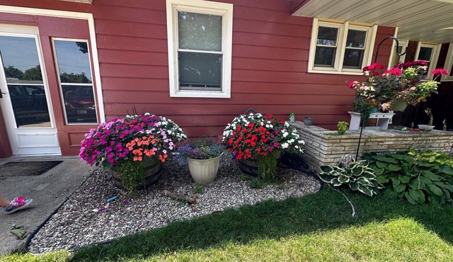 House Available for EAA. Perfect for those with children or dogs. in Omro