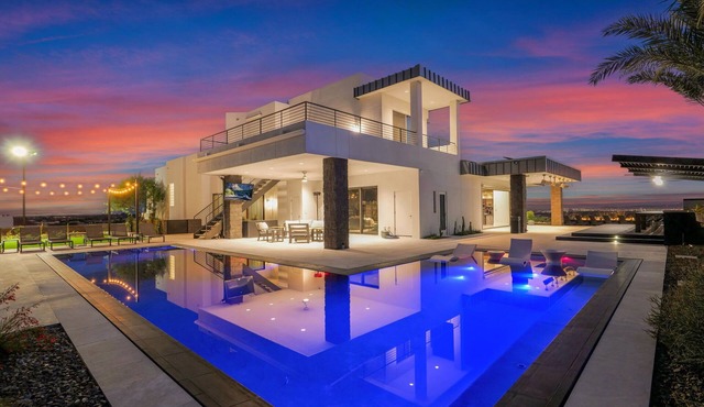 HÓZHÓ Camelback| Views, Infinity Pool & Hot Tub in Phoenix