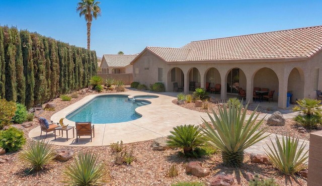 Huge Lux Large Lot Property Stay, Heated*Pool+Spa