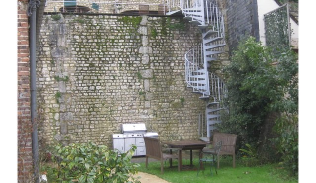 Ideal for a group of 12 people 500 m from the town center in Rives-en-Seine
