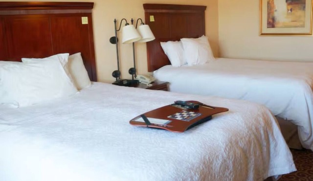Ideal Road Trip Retreat: 2 Beds Stay w/Breakfast & Near the Hoover Dam!