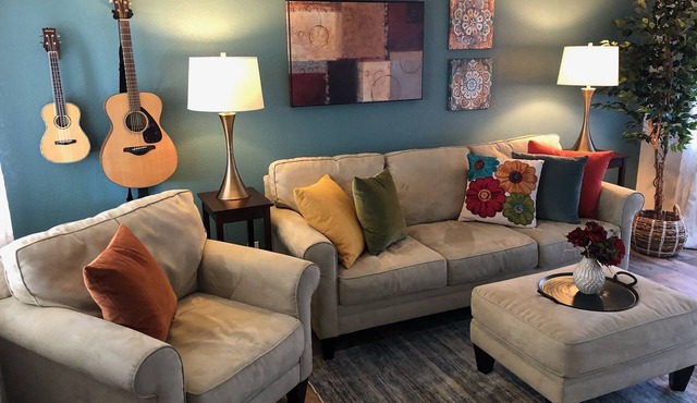 Immaculate & tastefully decorated park model in 55 plus Tucson Voyager Resort in Tucson