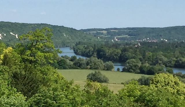 Impressionist artist's house on the GR2 in La Roche-Guyon