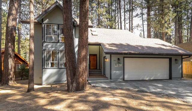 Impressive Cottage with Hot-tub and Games in Big Bear Lake, California