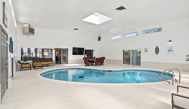 Indoor Pool. Complete remodel. Everything new. Perfect family getaway! in Albuquerque