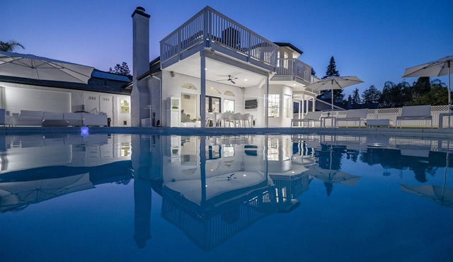 Inspired by the iconic white buildings and turquoise waters of Greece.