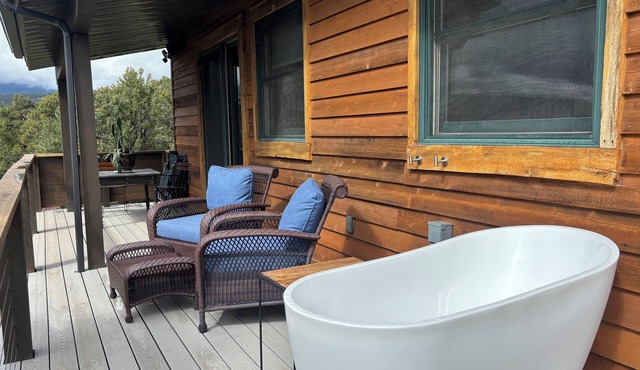 Juniper House: Your Serene Boulder, Utah Mountain Retreat