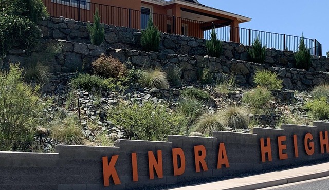 Just a 9 minute stroll to Old Town Cottonwood. Open to short & medium term stays
