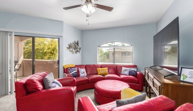 KING Beds, Heated Community Pool! 3 miles from Cardinal Stadium!