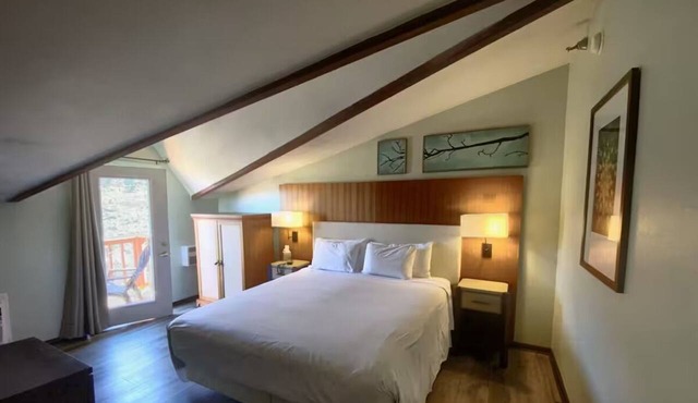 King Room at The Retreat on Charleston Peak – All-Season Mountain Escape