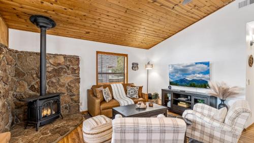 Kiowa Cabin Hideaway 6-Guest Mins to DwtnTrails in Flagstaff