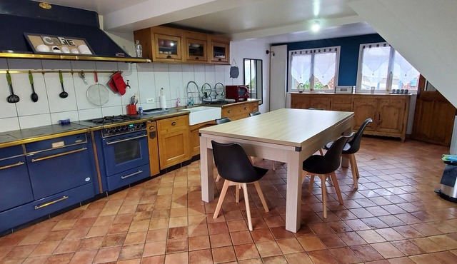 L'Escapade Picarde - 4 people - 2 bedrooms - Billiards - Near Amiens in Cottenchy