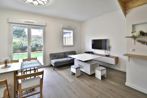 La Maison d'Iris - Proche Golf et RER A in Maisons-Laffitte