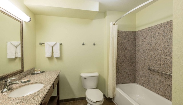 La Quinta Inn & Suites by Wyndham Las Vegas Airport South