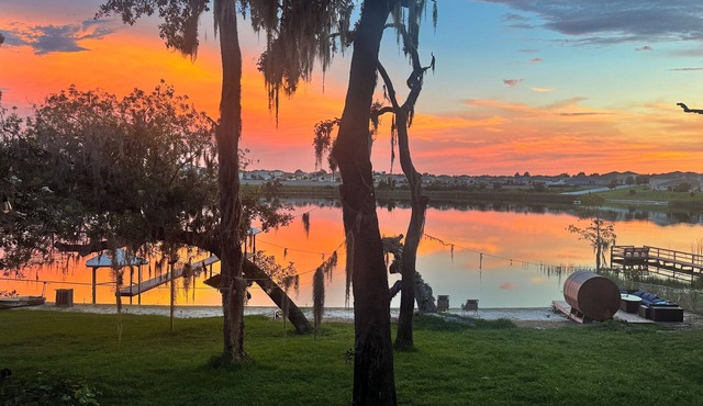Lakefront Paradise Sauna Hot Tub Jet Skis Sunset Views in Eustis