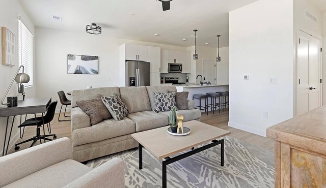 Landing | Amazing 1BD, Pool, Gym in Casa Grande