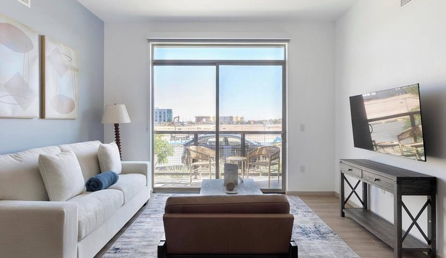 Landing | Beautiful 2BD, Pool, Gym