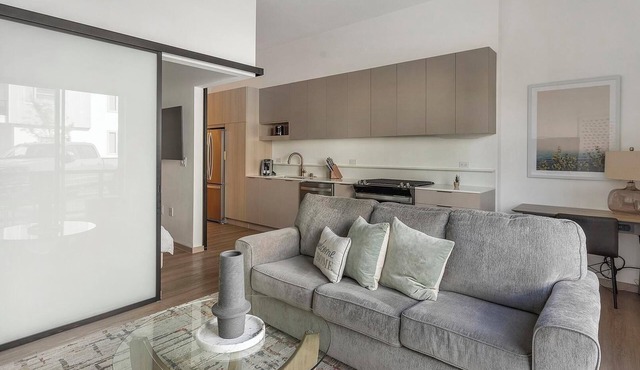 Landing | Beautiful Studio, Pool, Gym