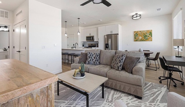 Landing | Chic 1BD, Pool, Clubhouse