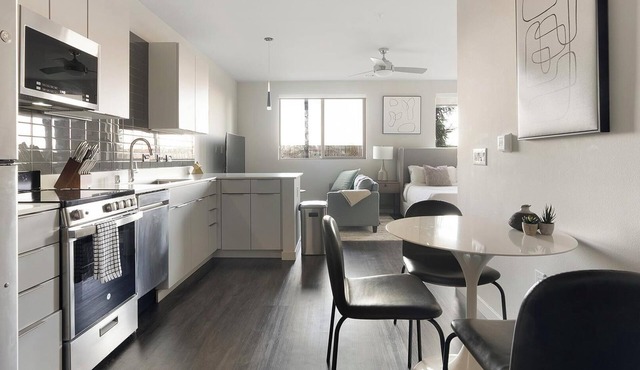 Landing | Modern Studio, Gym, Pool in Reno