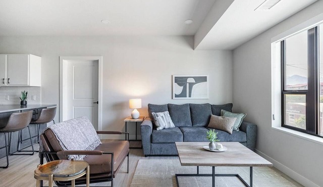 Landing | Spectacular 2BD, Courtyard, Clubhouse
