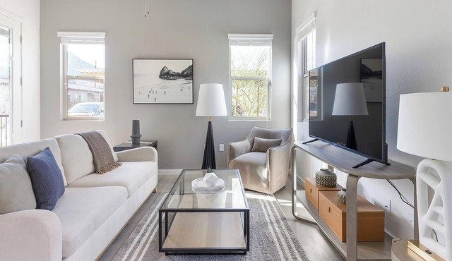 Landing | Spectacular 1BD, Pool