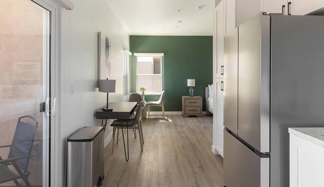 Landing | Stunning 1BD, Gym, Clubhouse