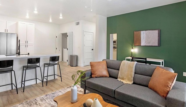 Landing | Stunning 1BD, Clubhouse, Gym