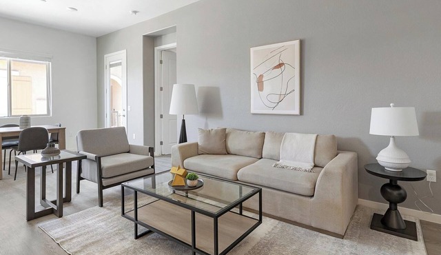Landing | Stylish 2BD, Pool
