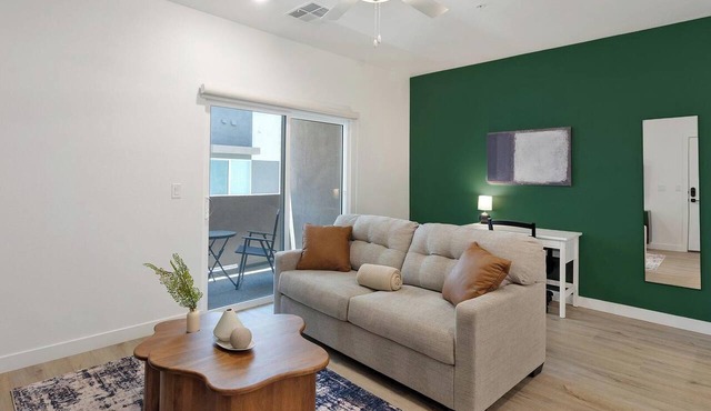 Landing | Stylish 1BD, Gym, Pool