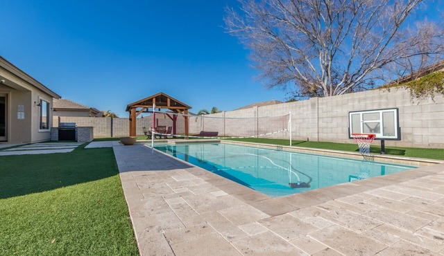 Large Glendale Home with Pool, Sleeps 11, Near Cardinals Stadium, Pets Allowed