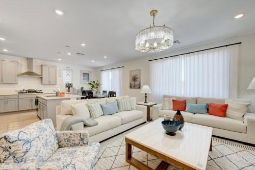 Large Group Stays! Spacious 6BR 8Beds Vacation Home Near Strip