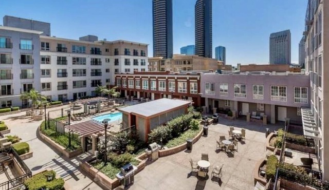Large Luxury Downtown Condo: Pool, In-Unit Laundry, Parking, Walk Everywhere