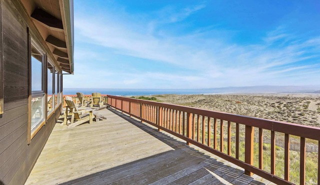 Large Oceanfront Home - Hot Tub, Pets OK, Deck in Fort Bragg
