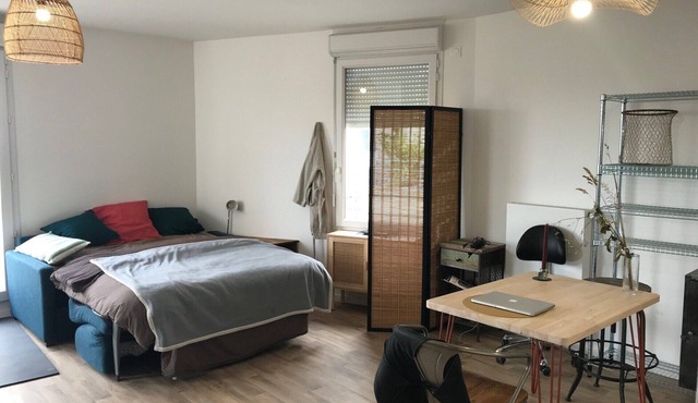 Large studio with direct access to Paris in Noisy-le-Sec