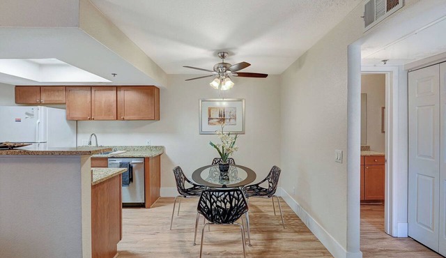 Las Vegas Condo minutes from the Strip, Team Mobile and Allegiant Stadium